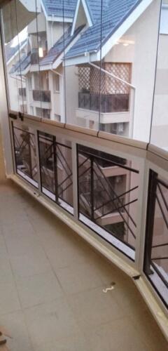 Inchidere-balcon-cu-sticla-glisanta-Fenster-Apollo-Residence-5